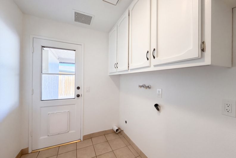 Photo 14 of 17 of 1110 N Las Posas Ct, Ridgecrest, CA