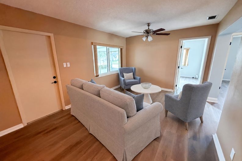 Photo 9 of 21 of 9605 NW 81st St, Tamarac, FL