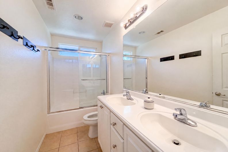 Photo 18 of 24 of 29206 Rio Lobo Way, Valencia, CA