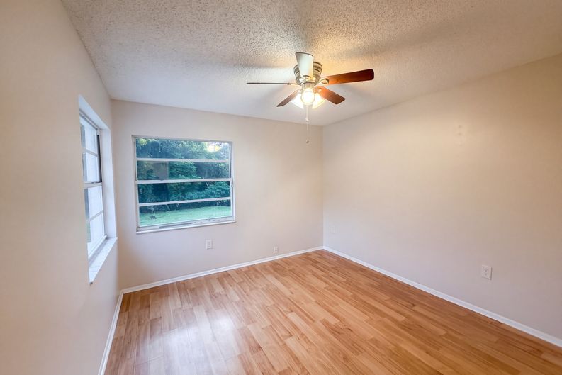 Photo 17 of 32 of 12054 Joe Herrmann Dr, San Antonio, FL