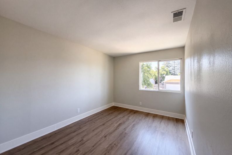 Photo 19 of 46 of 6005 La Castana Way, Sacramento, CA