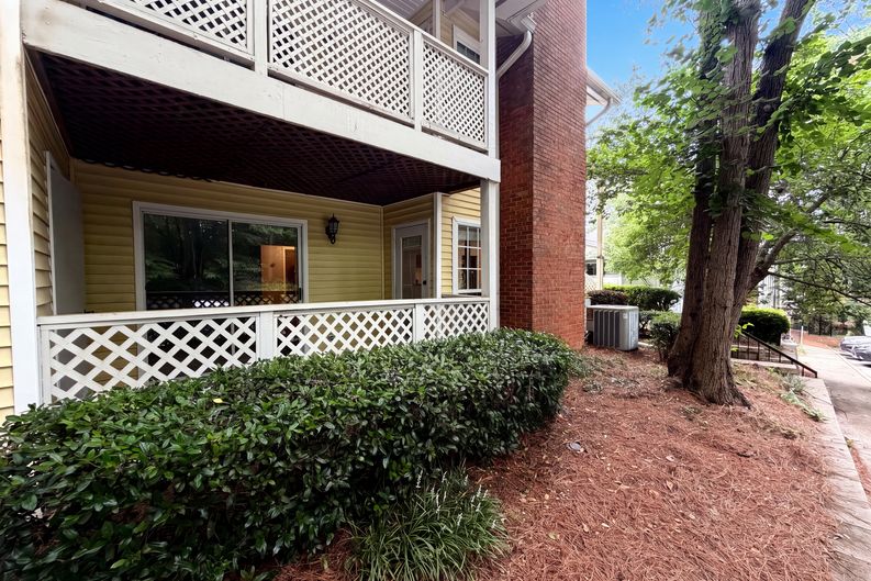 Photo 5 of 18 of 6818 Glenridge Dr, Atlanta, GA