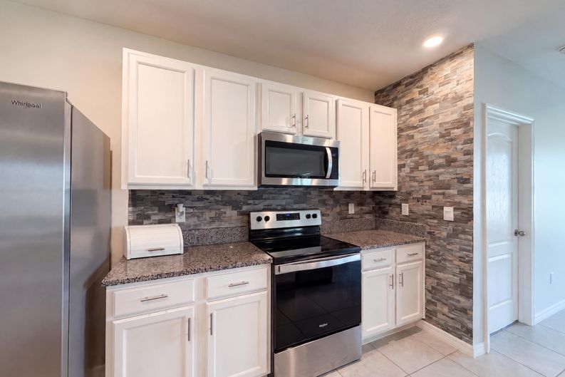 Photo 7 of 25 of 2112 Elio Ridge Dr, Zellwood, FL