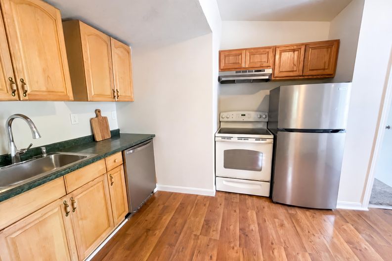 Photo 8 of 22 of 361 Tremont St, Taunton, MA