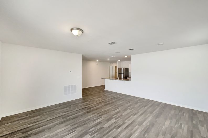 Photo 3 of 19 of 305 Camellia Ct, Kissimmee, FL