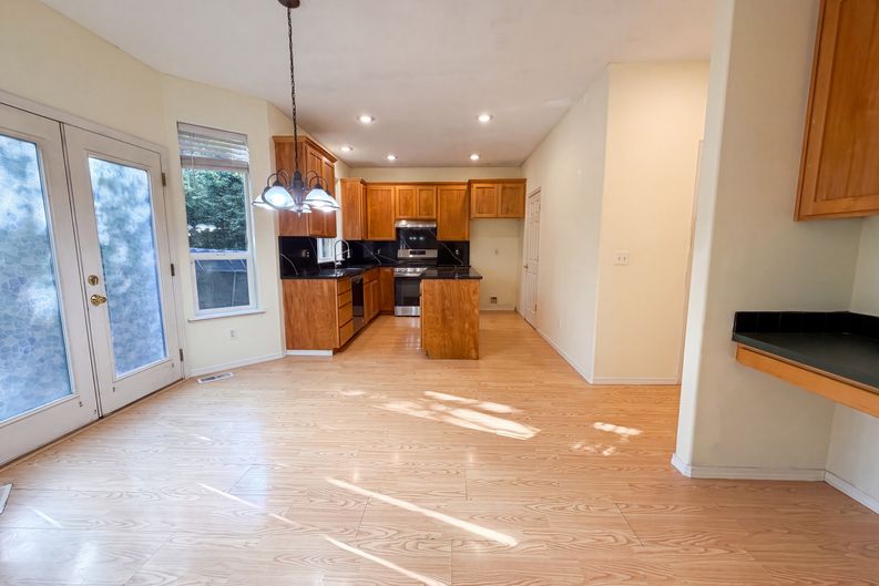 Photo 5 of 21 of 8348 SE 140th Ct, Portland, OR