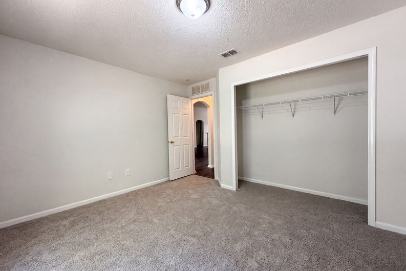 Photo 15 of 23 of 8436 Staplehurst Dr W, Jacksonville, FL