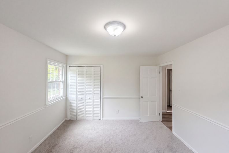 Photo 12 of 15 of 505 Leawood Dr, Greensboro, NC