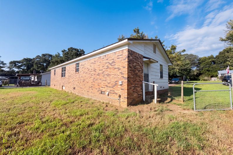 Photo 5 of 14 of 95 Rolling Hills Dr, Arab, AL