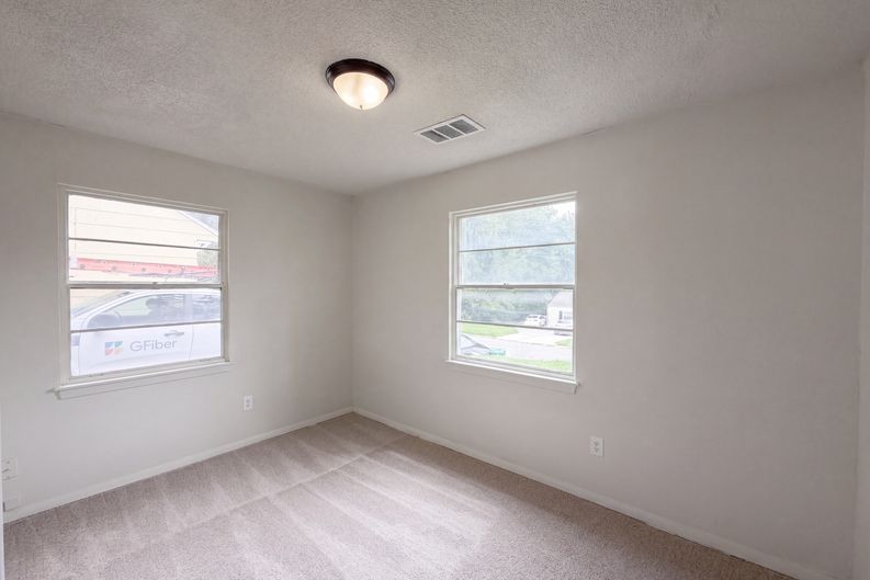 Photo 7 of 20 of 4770 Woodend Ave, Kansas City, KS