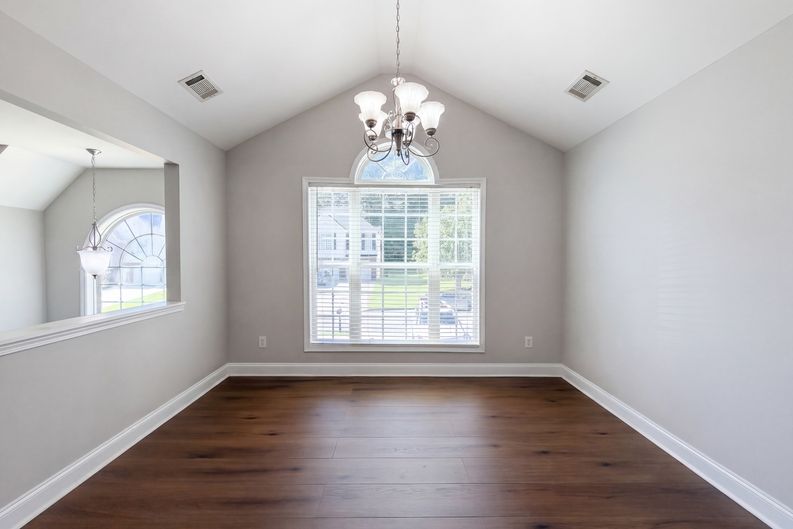 Photo 7 of 32 of 4468 Karron Dr, Powder Springs, GA