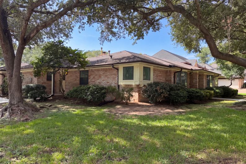 Photo 44 of 47 of 4042 Greenbriar Dr, Missouri City, TX