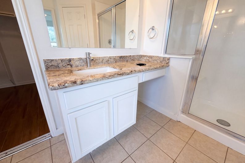 Photo 12 of 43 of 7618 Crescent Lake Ct, Rosenberg, TX