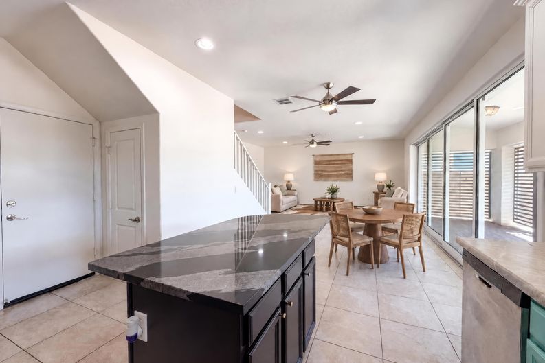 Photo 6 of 30 of 841 E Gary Ln, Phoenix, AZ