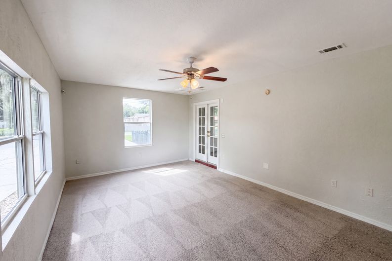 Photo 9 of 38 of 1721 Evergreen St, Kissimmee, FL