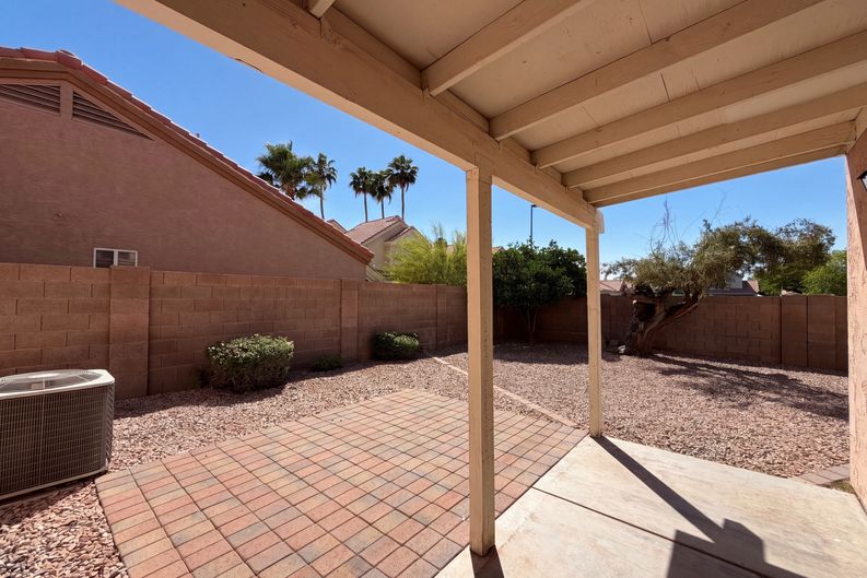 Photo 5 of 21 of 1114 S Tiago Dr, Gilbert, AZ