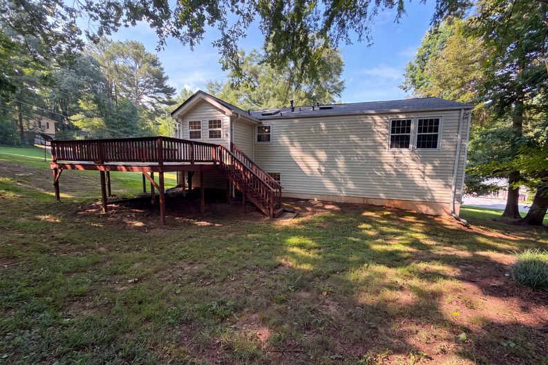 Photo 5 of 24 of 1346 Fairfield Dr SW, Lilburn, GA
