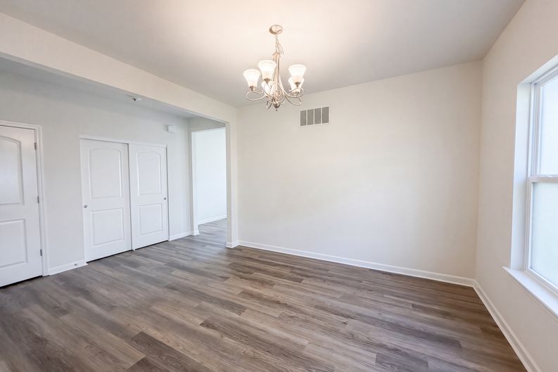 Photo 6 of 28 of 5945 Hawkins Ridge Ct, Saint Louis, MO