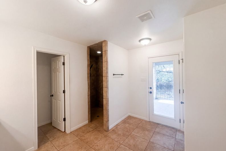 Photo 4 of 25 of 12 Birchwood Cir, Wimberley, TX