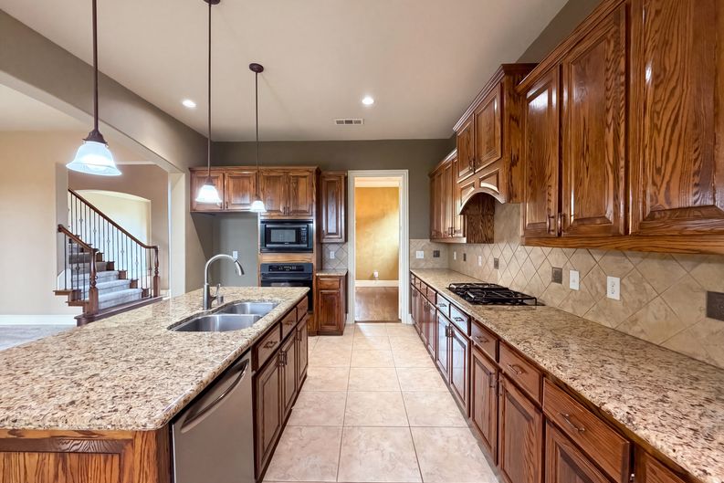 Photo 11 of 30 of 928 Homestead Dr, Keller, TX