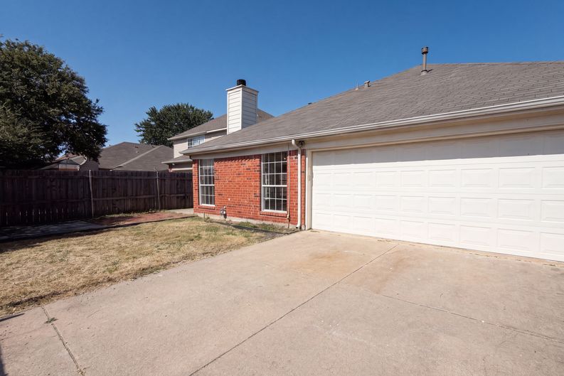Photo 24 of 26 of 7008 Chateau Dr, Frisco, TX