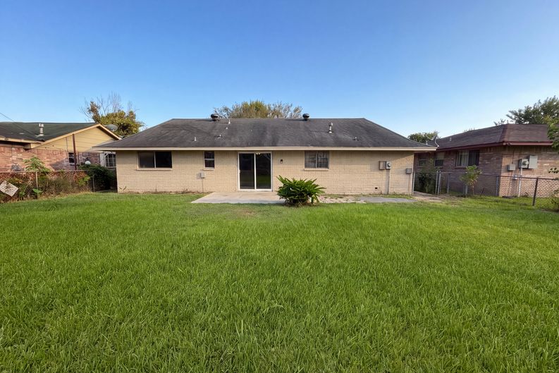 Photo 5 of 18 of 12510 Daventry Ln, Houston, TX