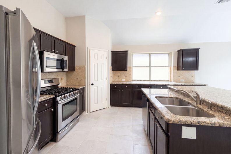 Photo 6 of 17 of 1441 Forest Oaks Ct, Frisco, TX