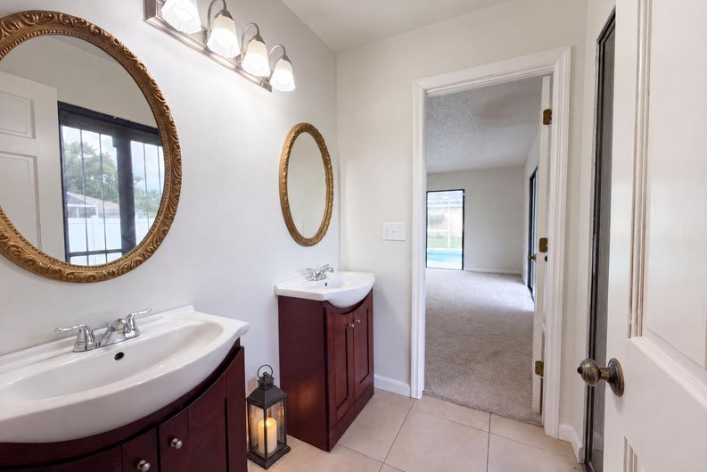 Photo 9 of 21 of 8022 Timber Lake Ln, Sarasota, FL