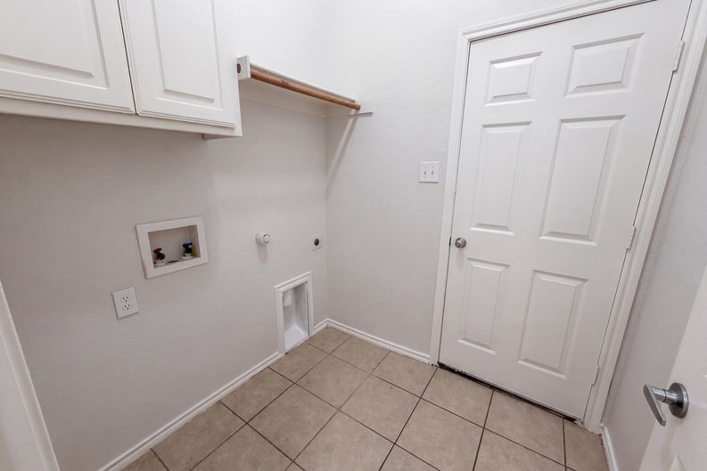 Photo 18 of 21 of 8526 Vista Grande Dr, Dallas, TX