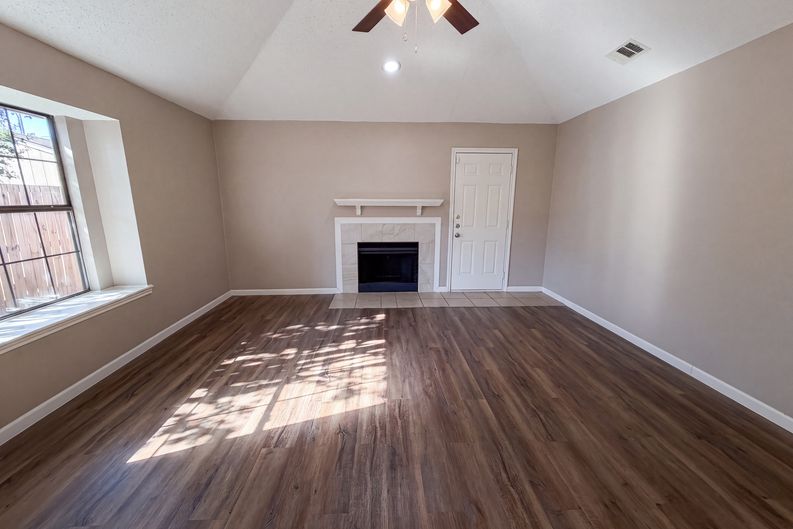 Photo 4 of 17 of 1503 Curtis Ln, Cedar Hill, TX