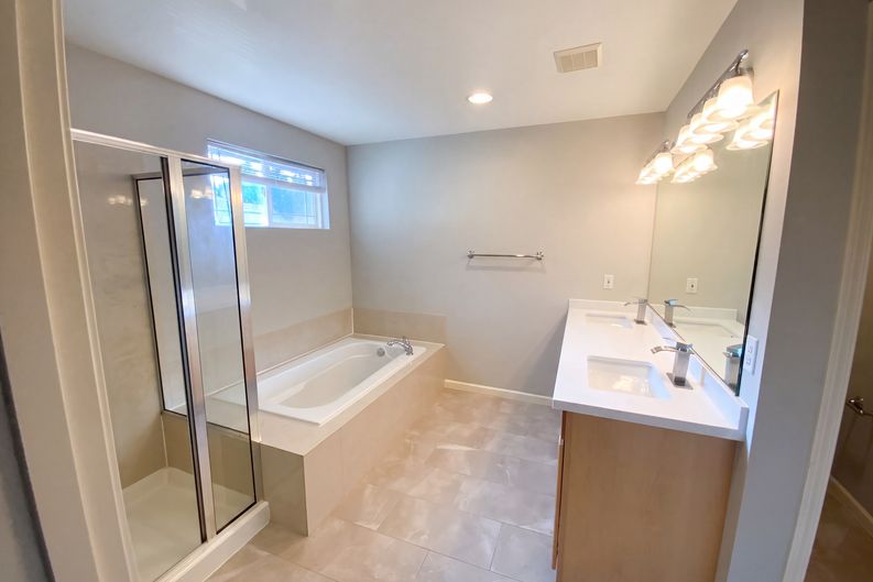 Photo 5 of 22 of 10769 221st Ln NE, Redmond, WA