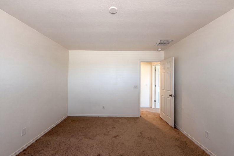 Photo 19 of 35 of 3325 W Dunbar Dr, Phoenix, AZ