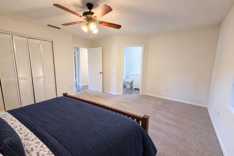 Photo 4 of 24 of 7023 Shindler Dr, Jacksonville, FL