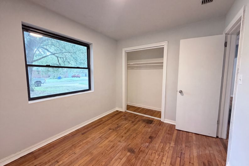 Photo 7 of 16 of 6309 Pine Cove Ln, Jacksonville, FL