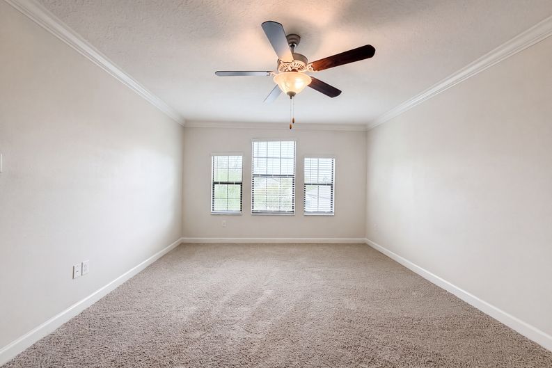 Photo 18 of 36 of 9709 Ivory Dr, Sun City Center, FL