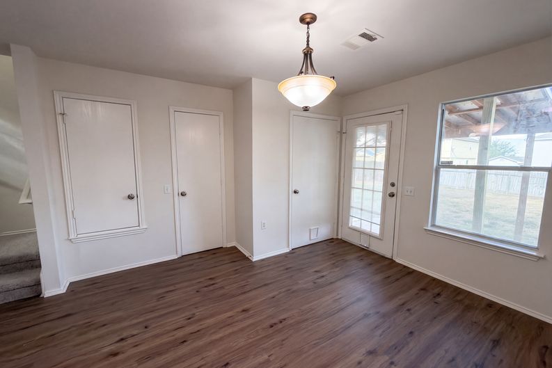 Photo 12 of 29 of 11521 Melstone Dr, Manor, TX
