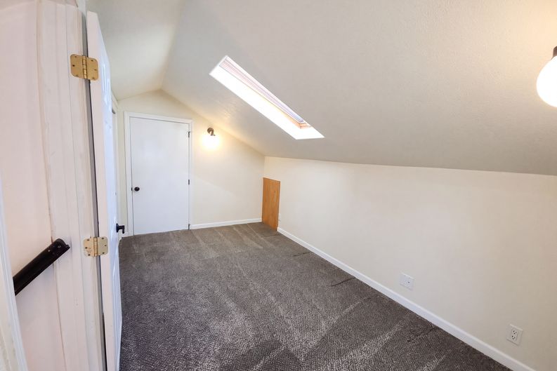 Photo 17 of 22 of 93291 Prairie Rd, Junction City, OR