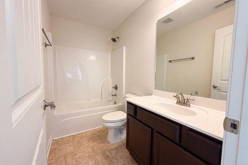 Photo 8 of 17 of 2520 Val Marie Dr, Madison, TN