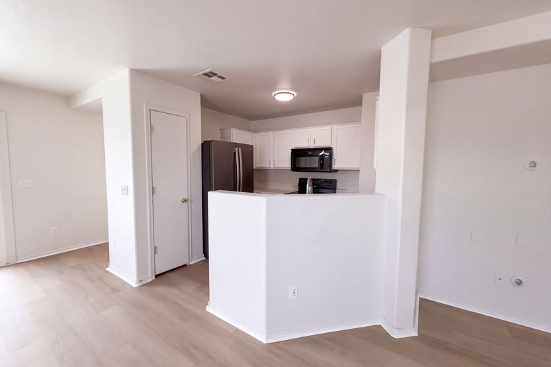 Photo 6 of 19 of 45983 W Sheridan Rd, Maricopa, AZ