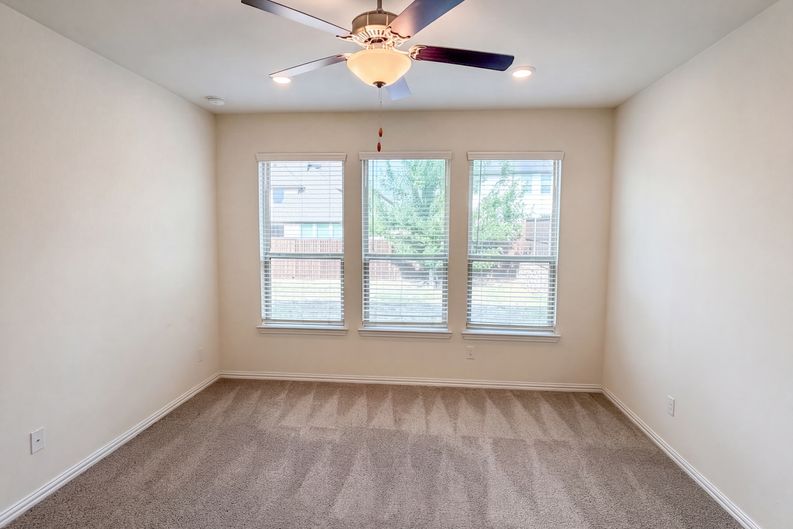 Photo 4 of 27 of 1421 Prairie Lake Ct, Carrollton, TX