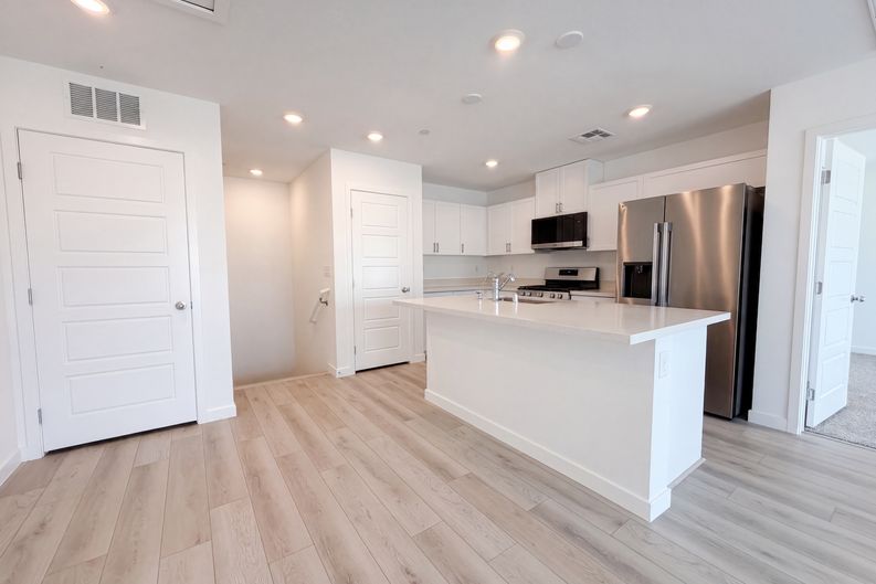 Photo 3 of 27 of 543 Bellum Dr, Henderson, NV