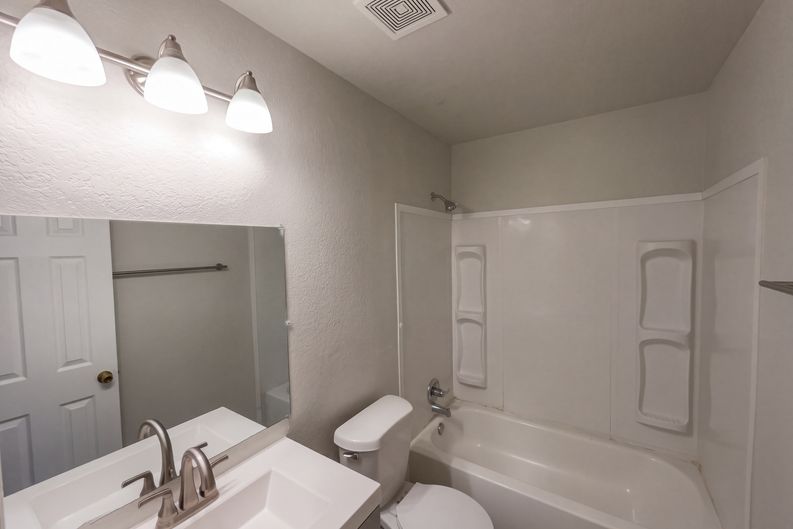 Photo 18 of 23 of 9420 Dublin Grn, San Antonio, TX