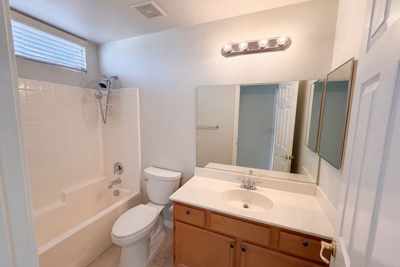 Photo 11 of 24 of 595 Dundee Ln, San Marcos, CA