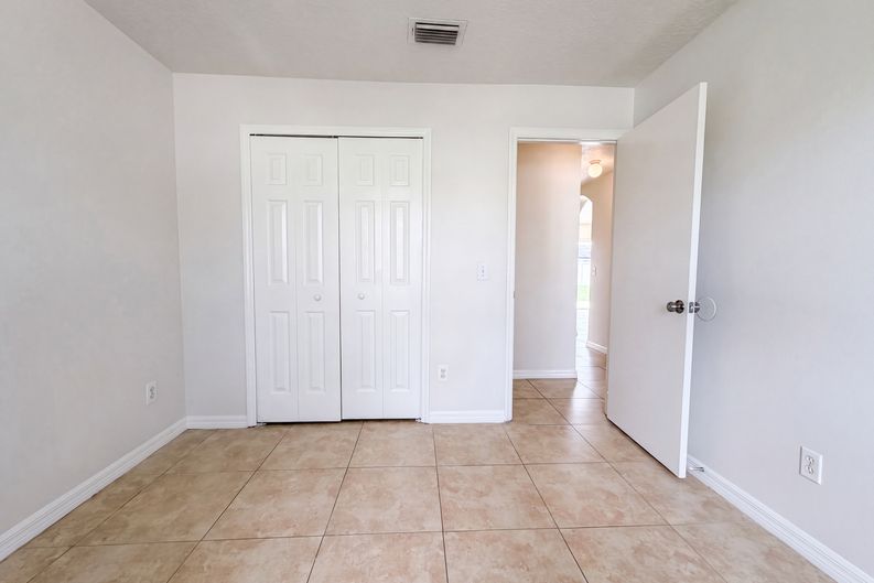 Photo 4 of 22 of 13236 Pike Lake Dr, Riverview, FL