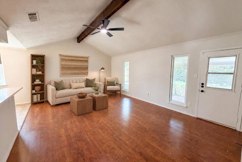 Photo 7 of 14 of 501 E Central Dr, Georgetown, TX