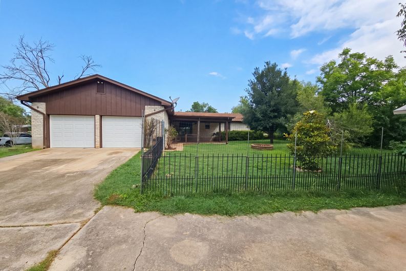Photo 7 of 24 of 306 Ranchero Rd, Kerrville, TX