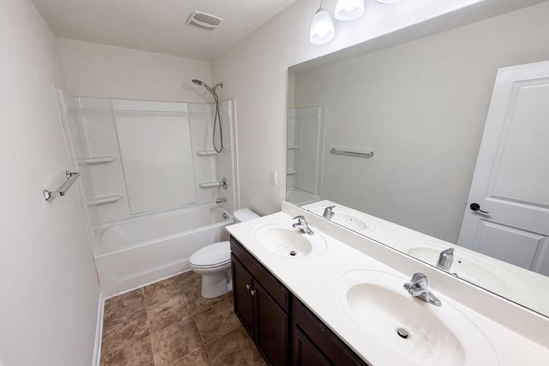 Photo 17 of 26 of 9833 Wardley Dr, Charlotte, NC