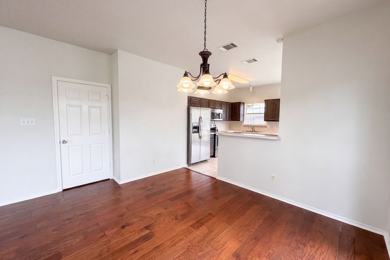 Photo 9 of 26 of 1406 Di Orio Dr, Lewisville, TX