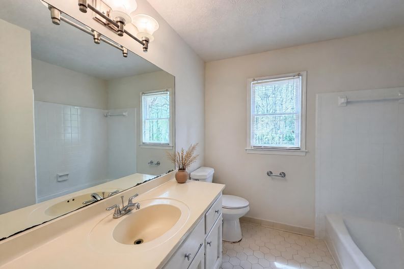 Photo 22 of 31 of 4479 Alpine Ct, Snellville, GA