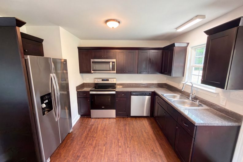 Photo 6 of 17 of 1411 Foxbrook Cir, Lancaster, SC